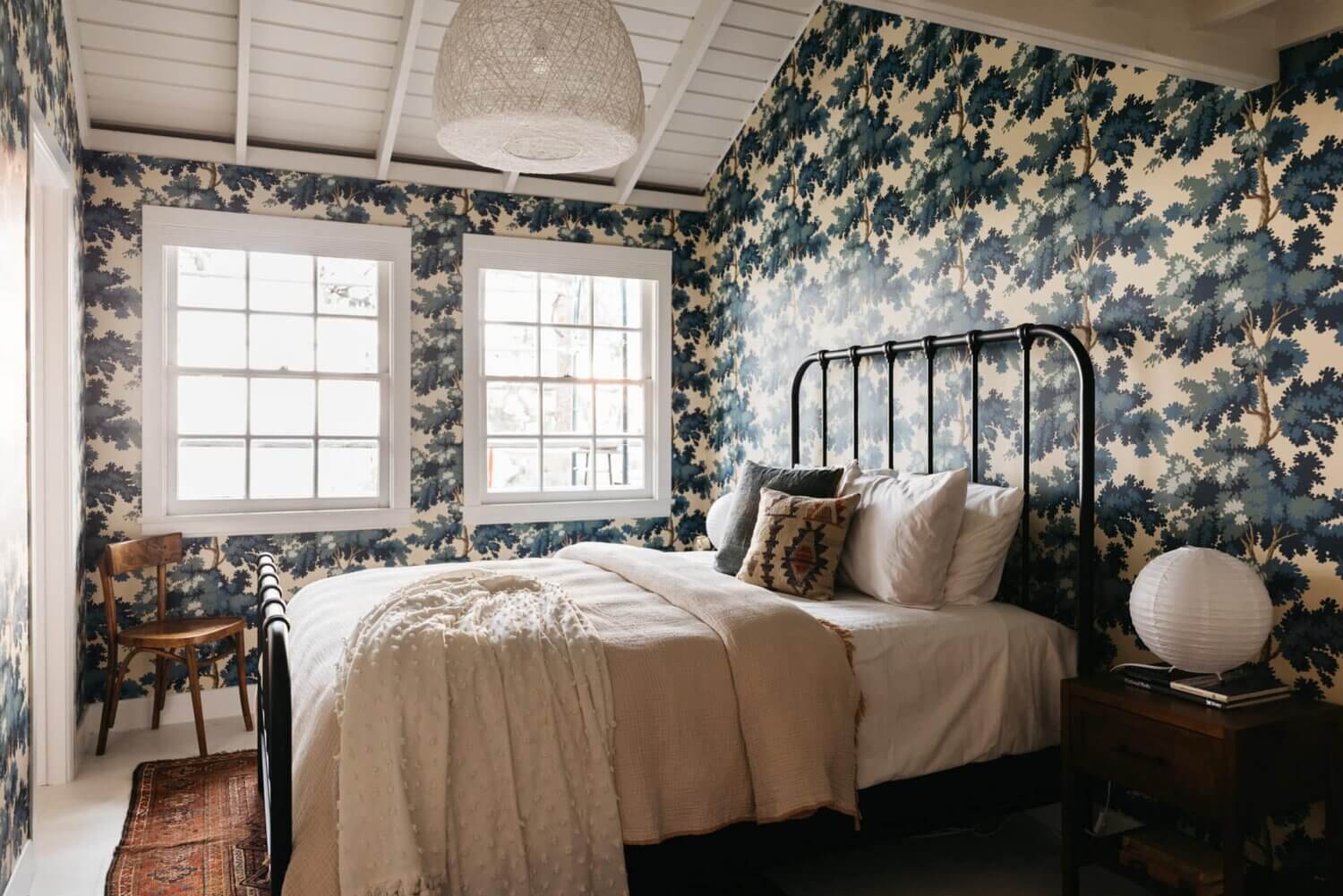 bedroom-tree-wallpaper-midcentury-home-los-angeles-nordroom
