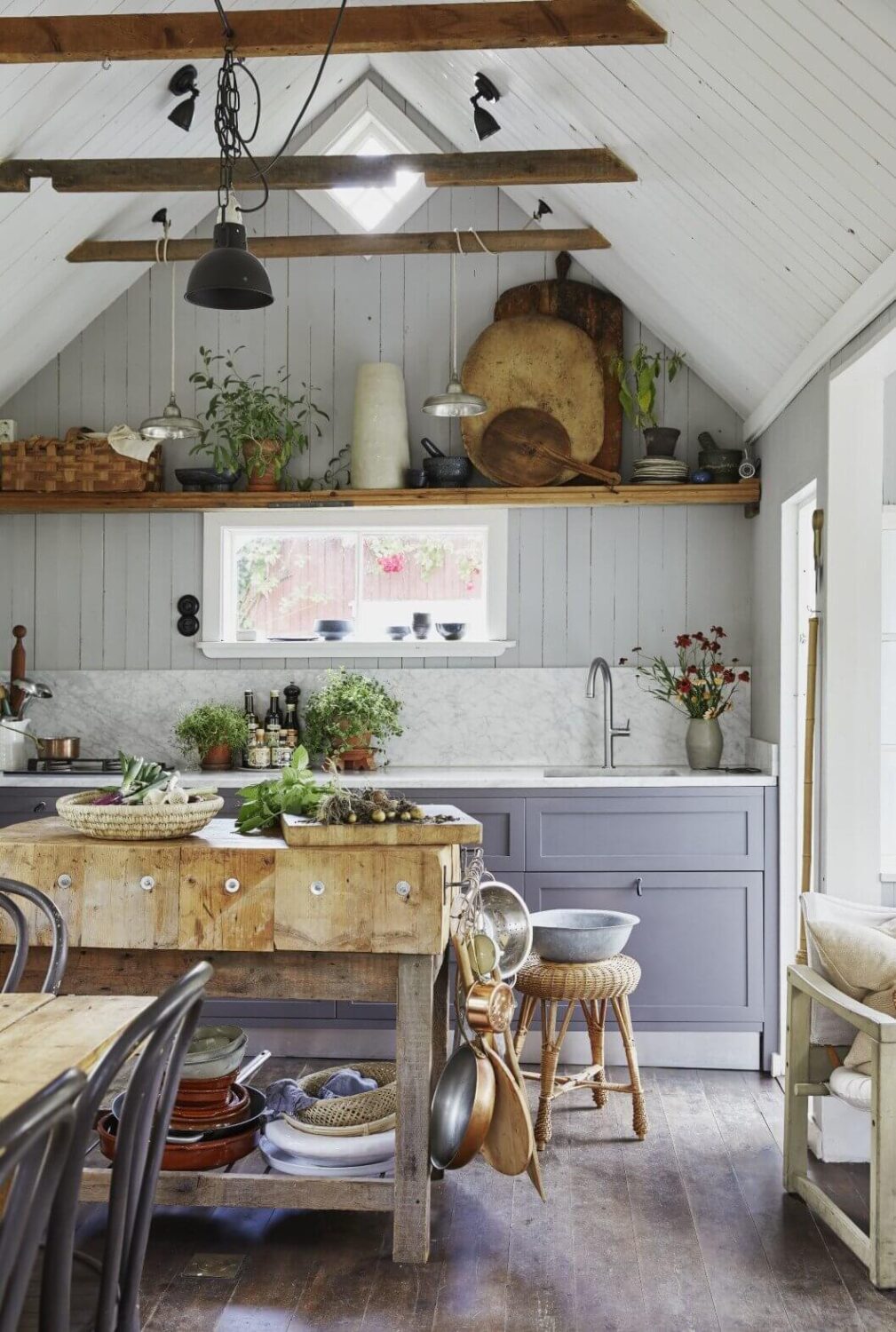 farmhouse-cottage-kitchen-carrara-marble-slavaged-wood-recycled-nordroom