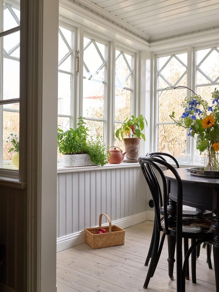 idyllic-swedish-house-tower-room-nordroom