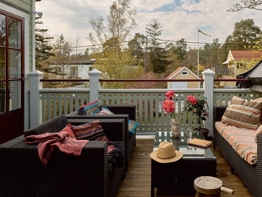 idyllic-swedish-house-tower-room-nordroom