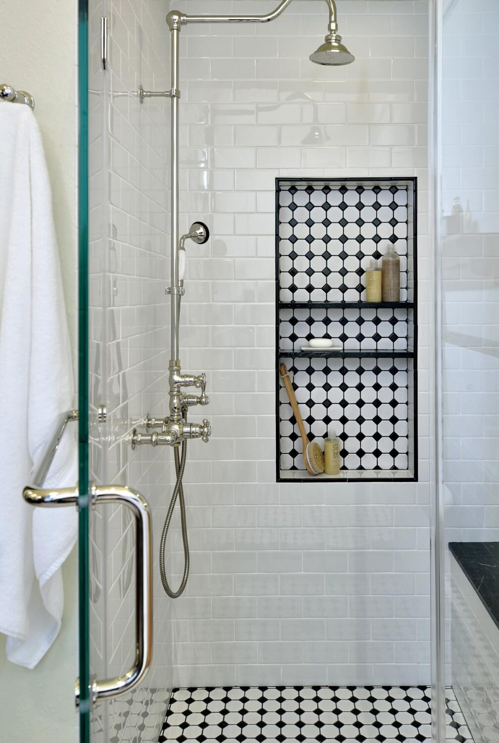 shower-niche-small-bathroom-tips-nordroom