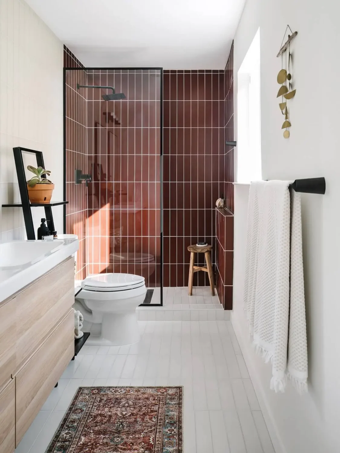 small-bathroom-vertical-wall-tiles-nordroom
