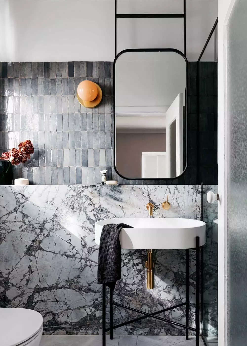 small-marble-bathroom-ledge-small-design-nordroom