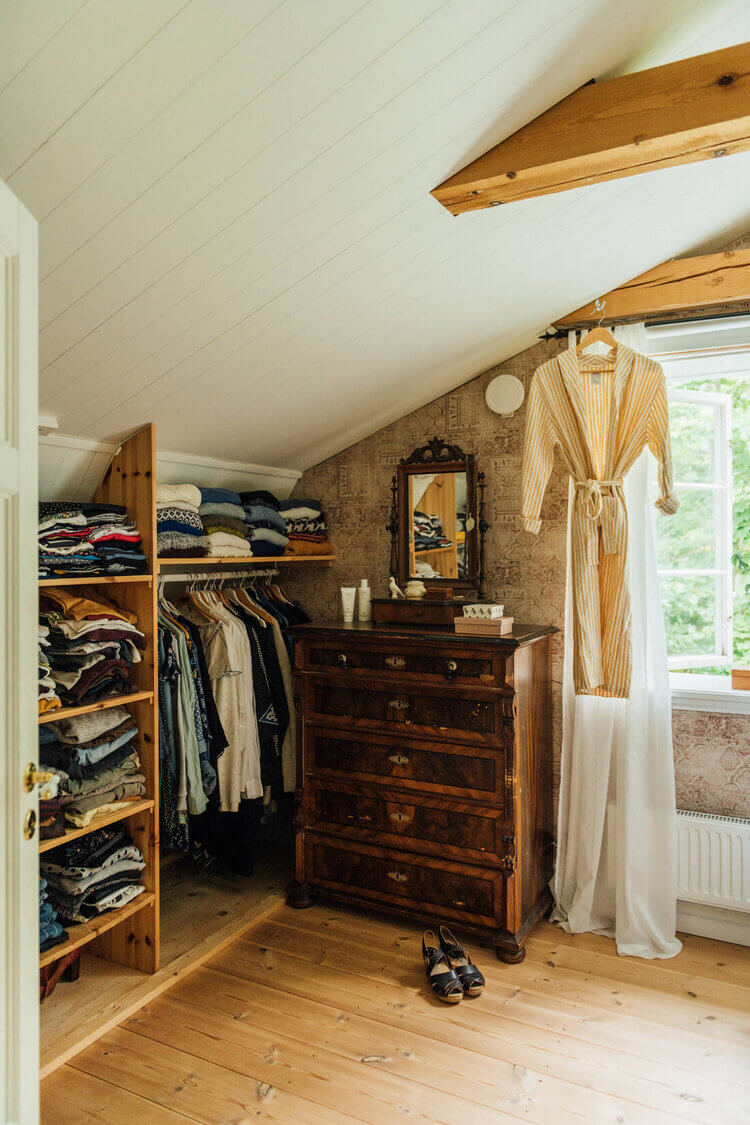 19th-century-swedish-home-charming-garden-nordroom