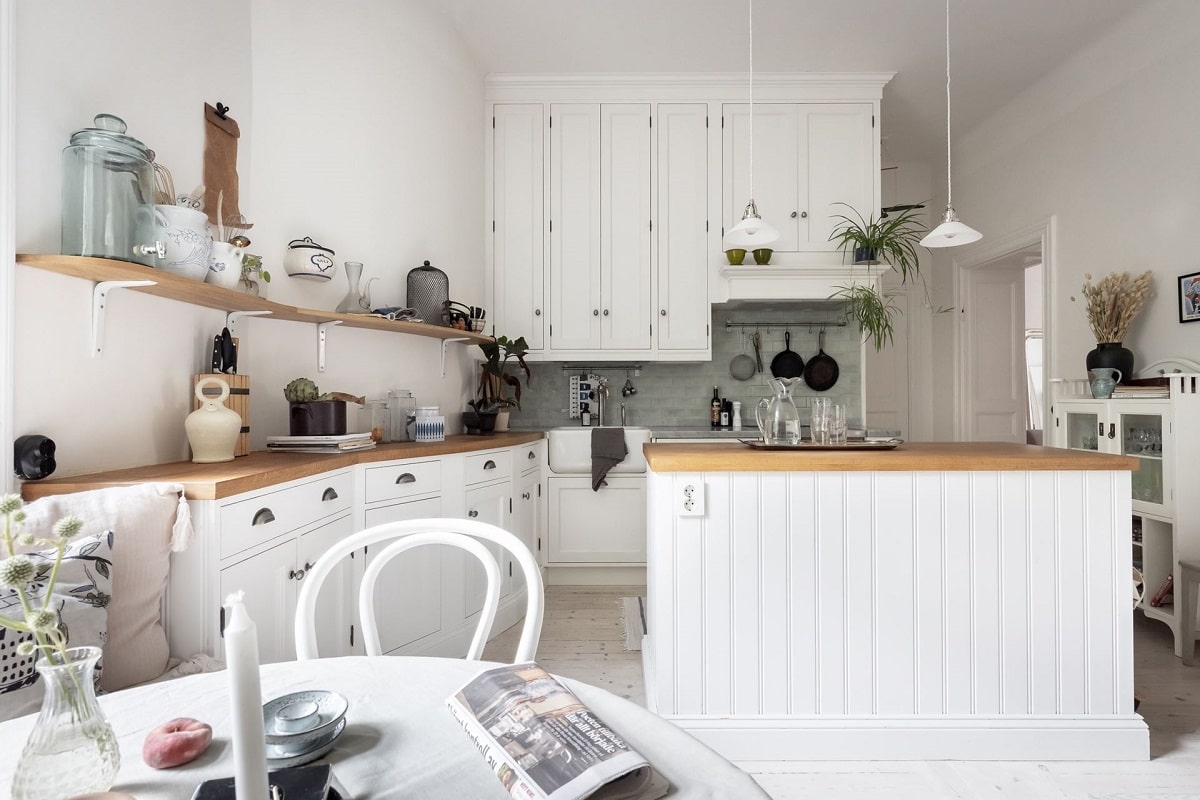 white-kitchen-window-seat-bright-natural-scandinavian-apartment-period-details-nordroom