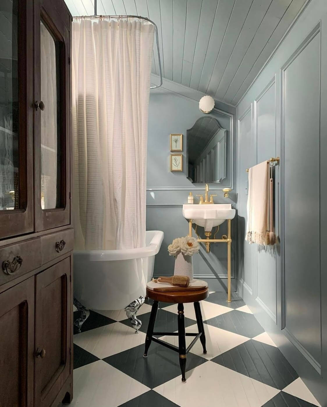 light blue vintage bathroom nordroom Sherwin-Williams Color of the Year 2024: Upward