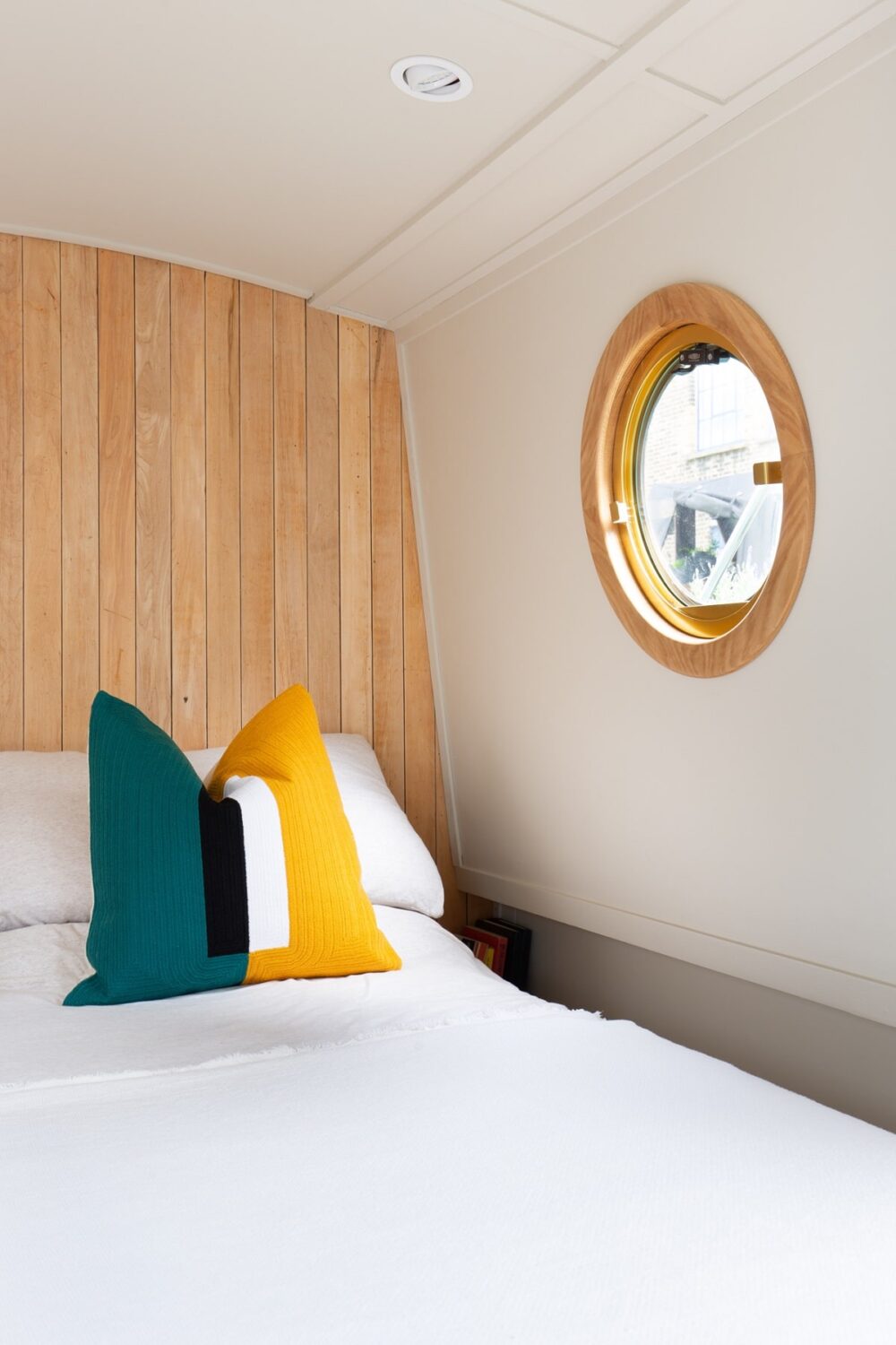 narrow-houseboat-london-nordroom