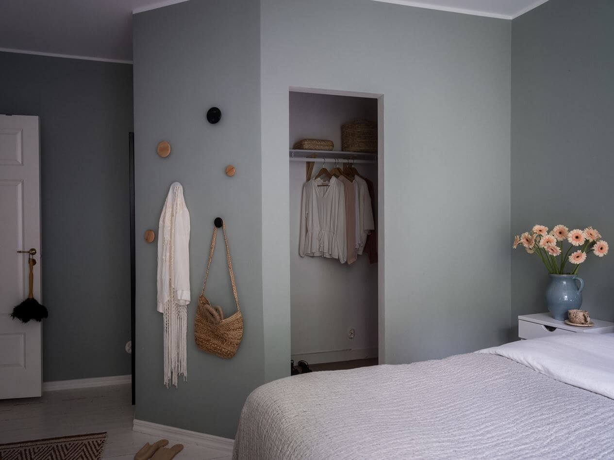 soft-scandinavian-home-dark-blue-bedroom-nordroom