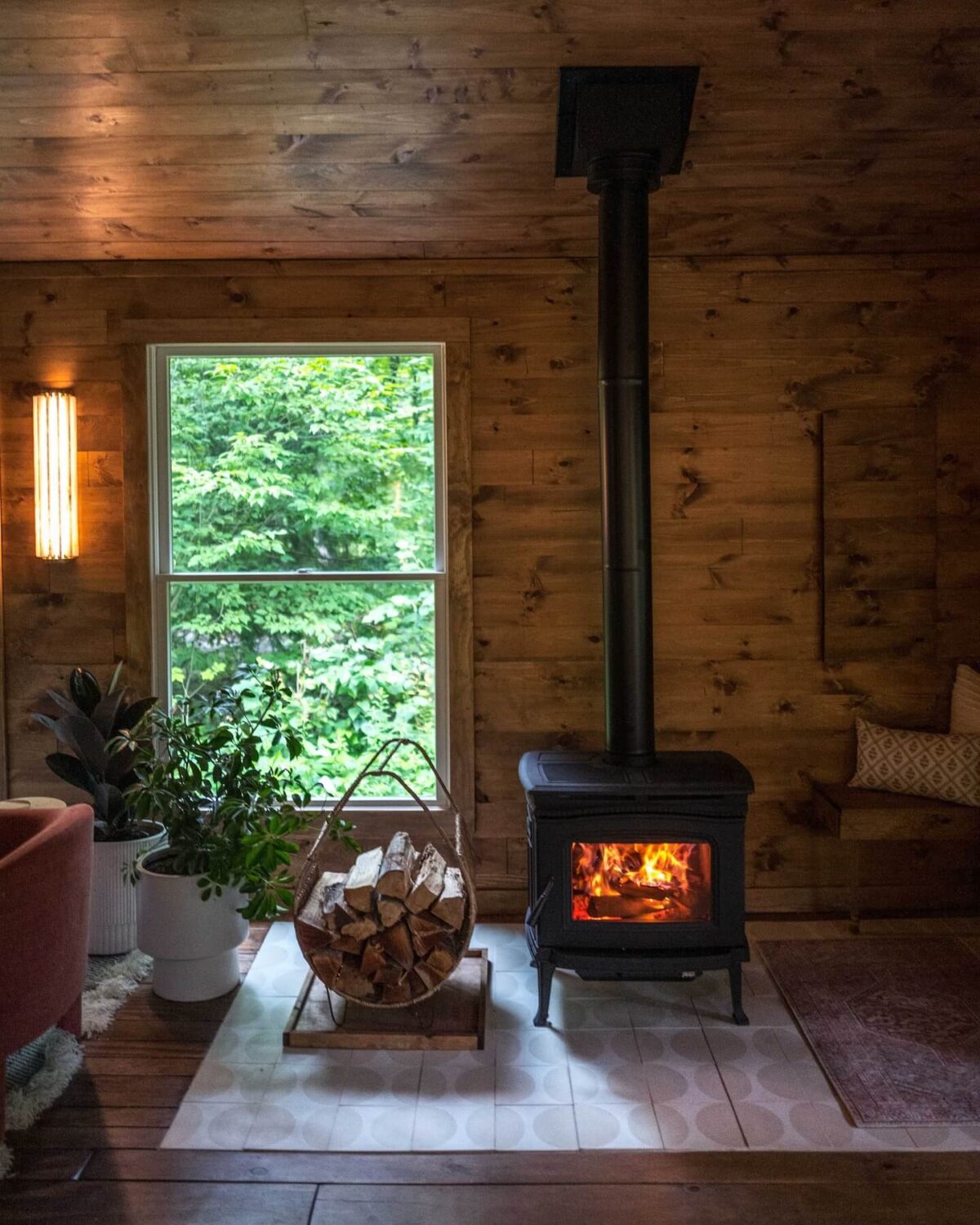 cabin-fireplace-living-room-hunter-houses-nordroom