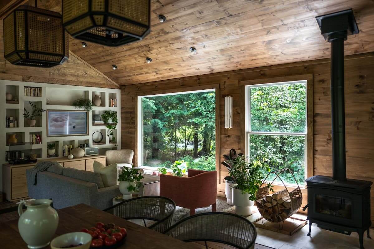 cozy-romantic-cabin-hunter-houses-nordroom