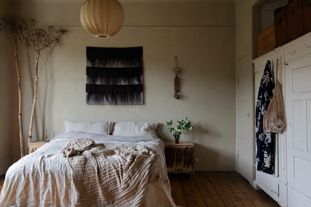 earthy-tones-historic-swedish-apartment-nordroom