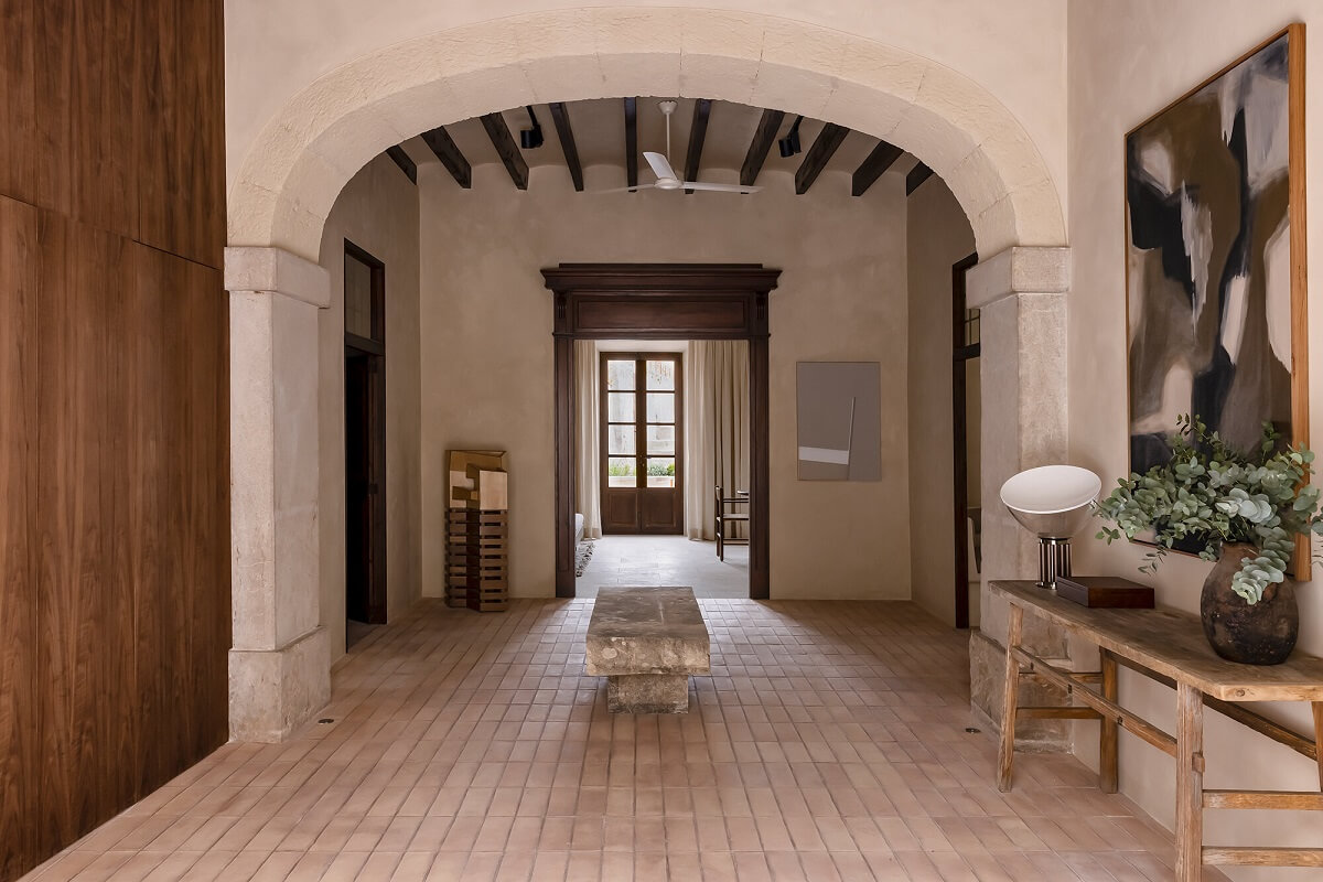 entry-historic-townhouse-majorca-nordroom