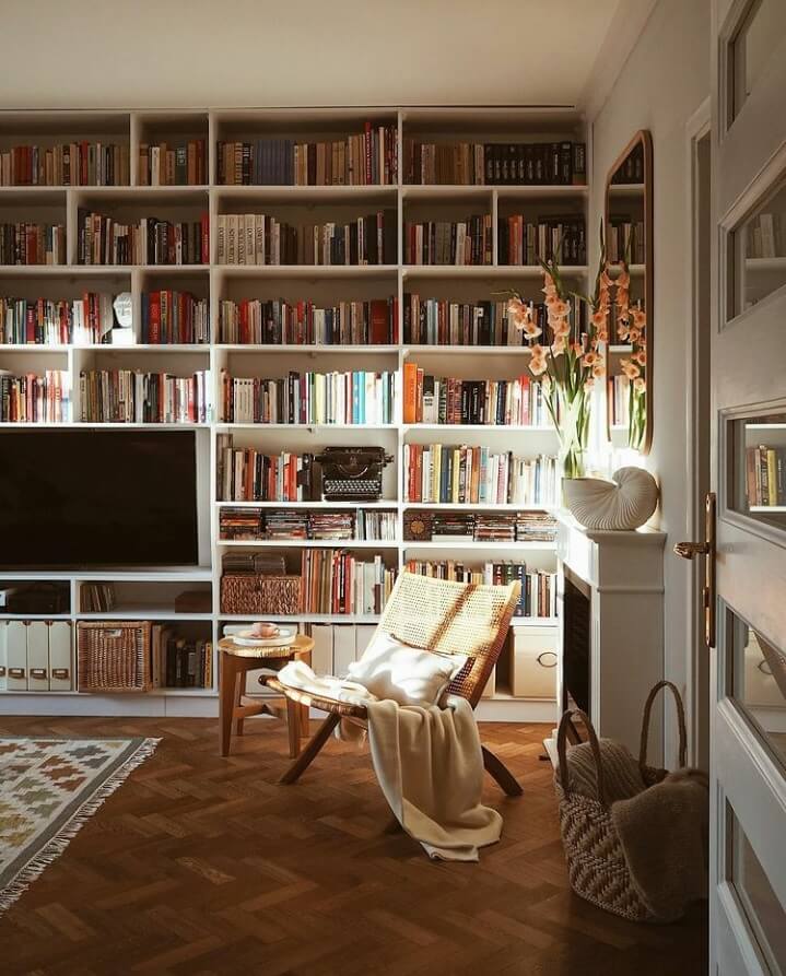 reading-nook-fireplace-natural-light-warm-apartment-nordroom