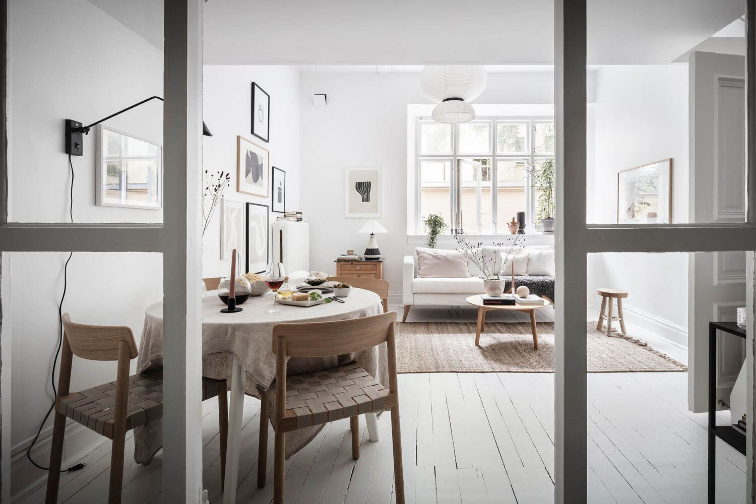 white-scandinavian-studio-apartment-loft-bed-nordroom