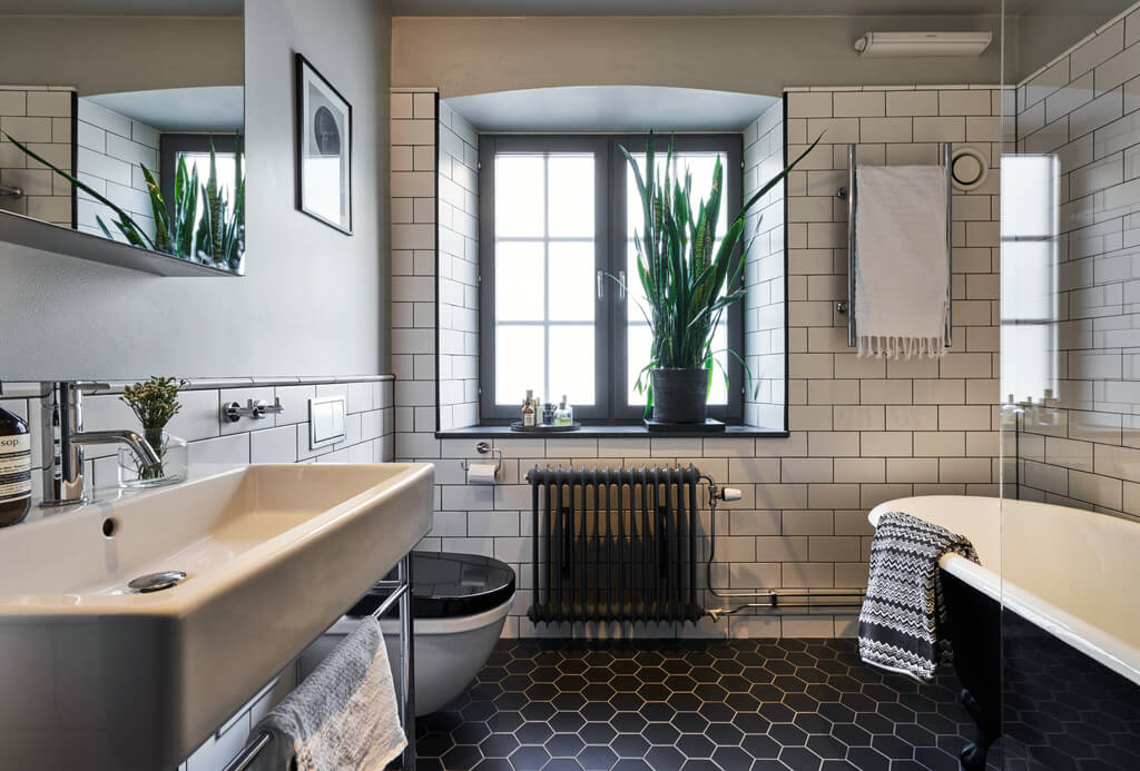 bathroom-black-hexagon-tiles-white-subway-tiles-nordroom