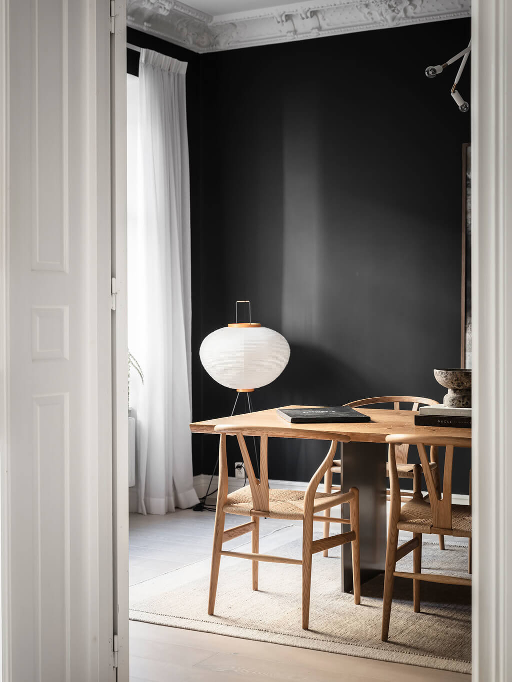 black-dining-room-wishbone-chairs-nordroom