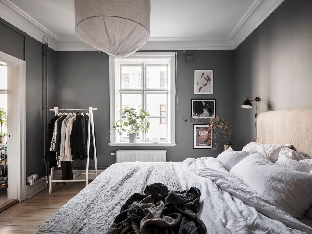 gray-bedroom-clothing-rack-scandinavian-design-nordroom