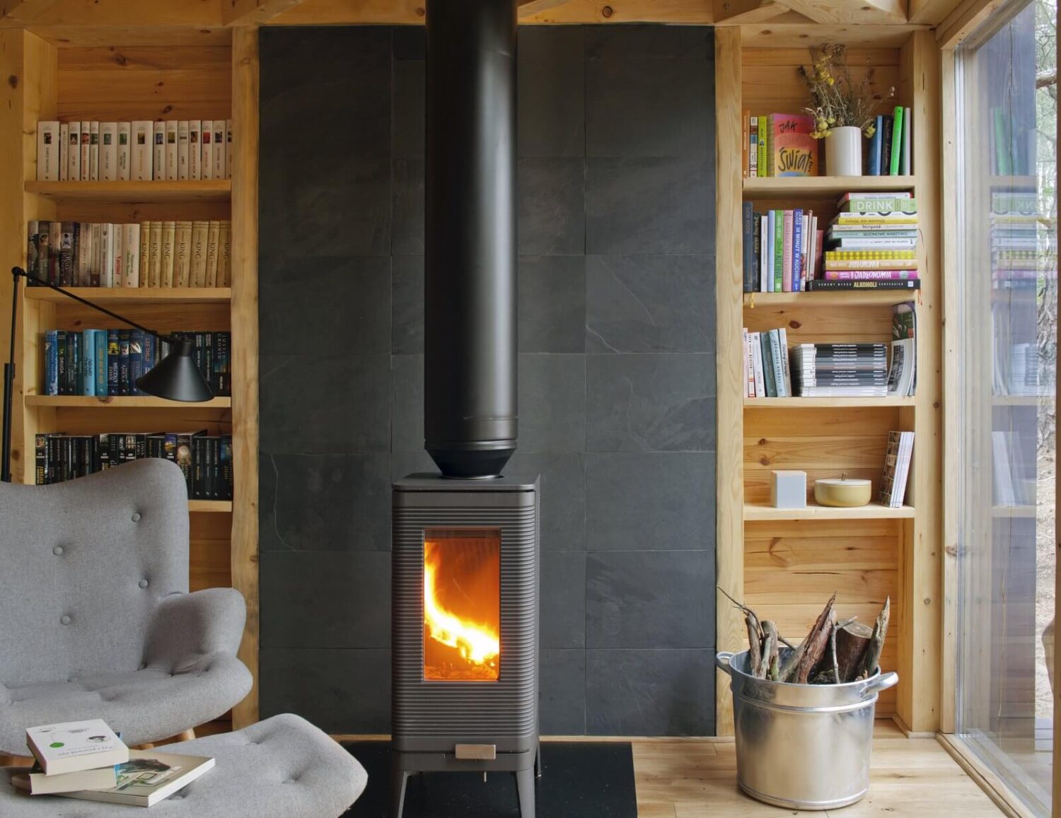 iwaki-cast-iron-wood-stove-by-invicta-cabin-poland-nordroom