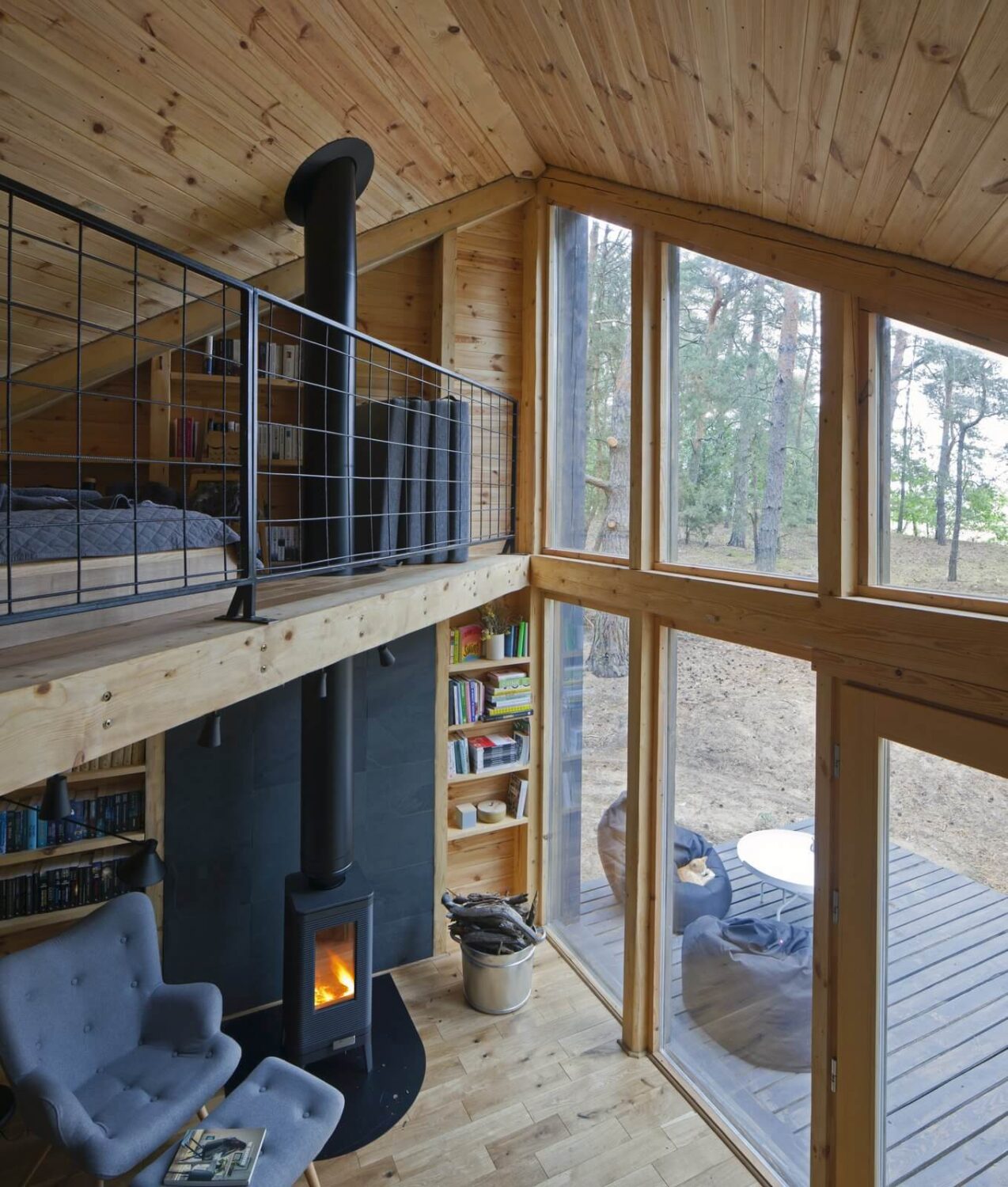 loft-sleeping-area-cabin-in-the-woods-nordroom