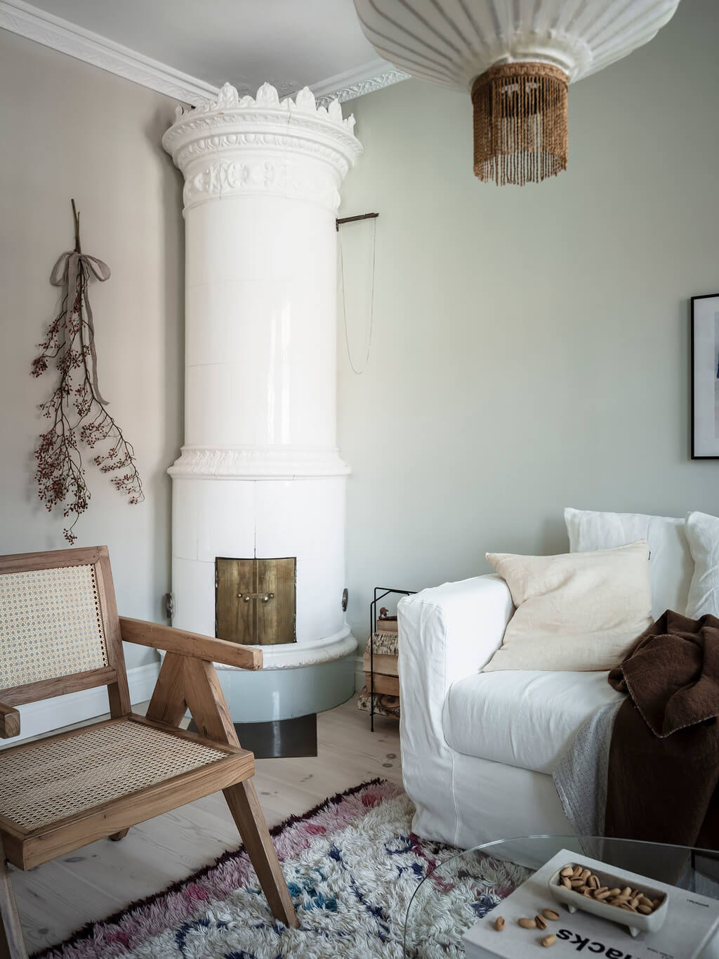scandinavian-living-room-fireplace-nordroom