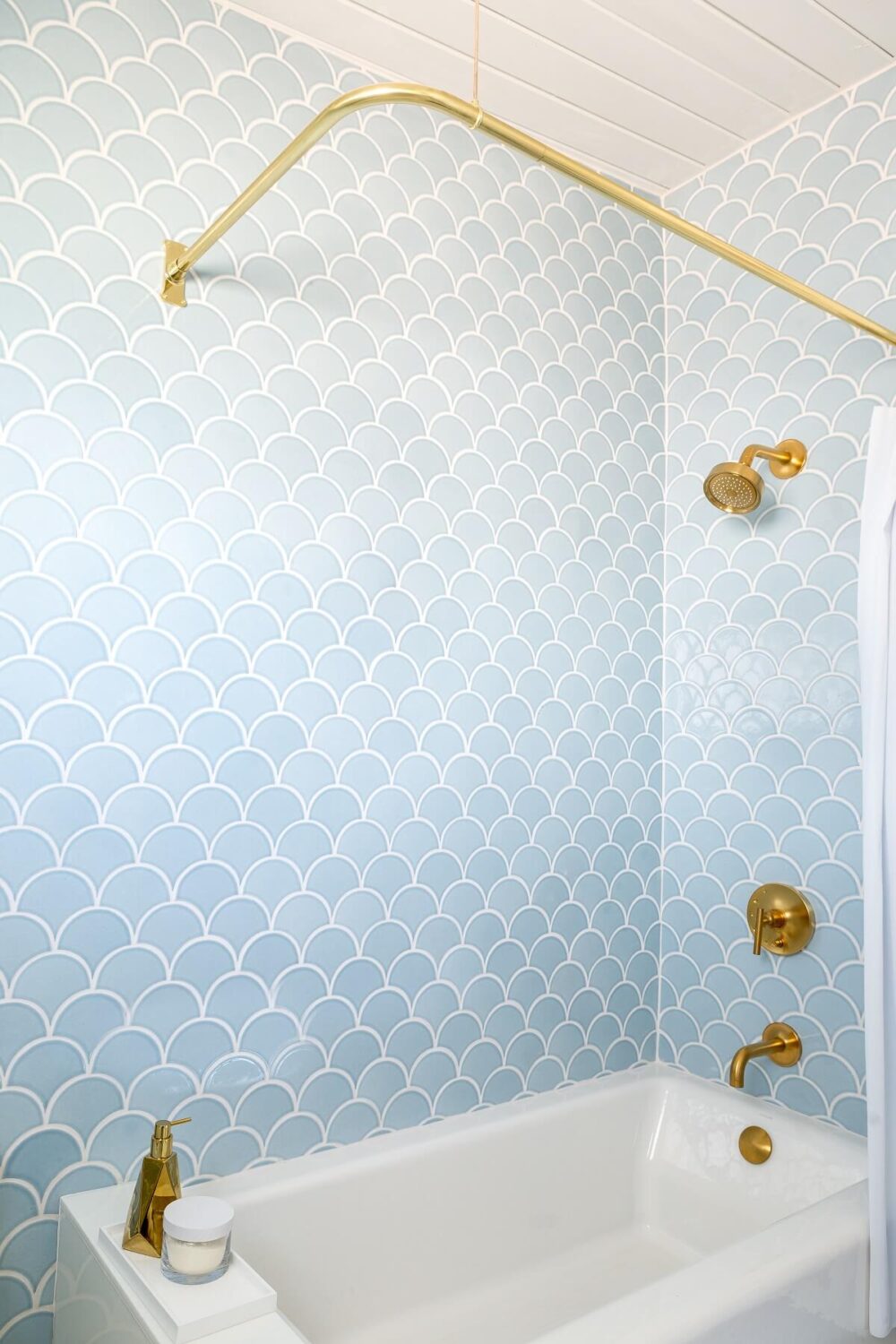 small-blue-bathroom-emily-henderson-nordroom