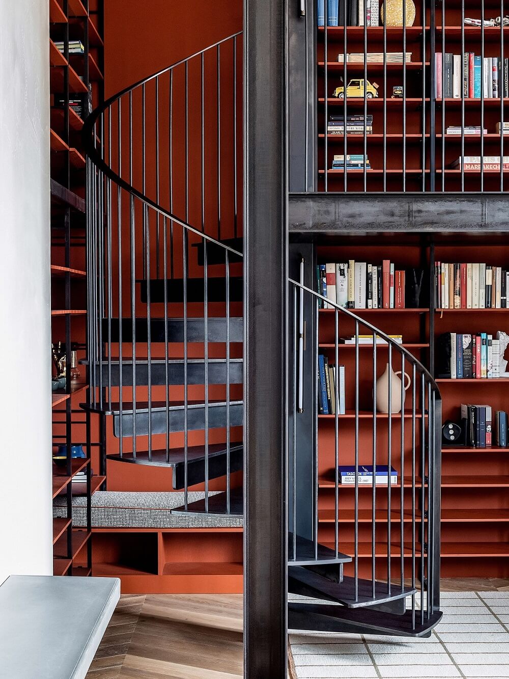 spiral-stairs-bookshelves-mews-house-nordroom