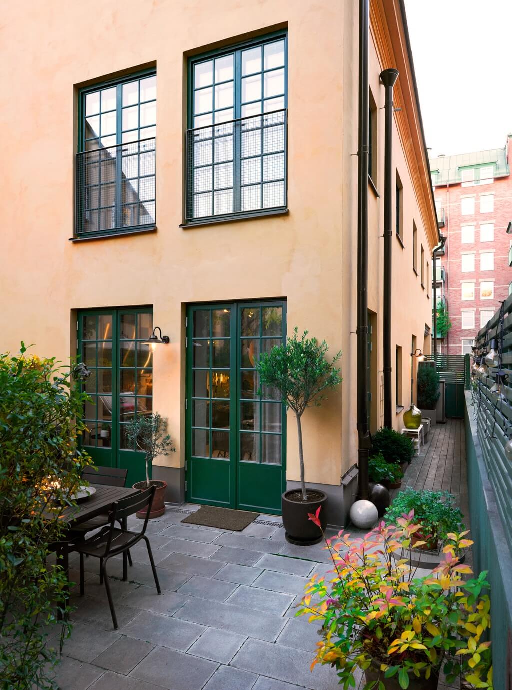 A Swedish Townhouse with Industrial Details 14 townhouse-sodermalm-stockholm-garden-nordroom