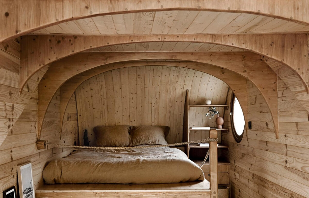 wooden-loft-bedroom-tiny-house-nordroom