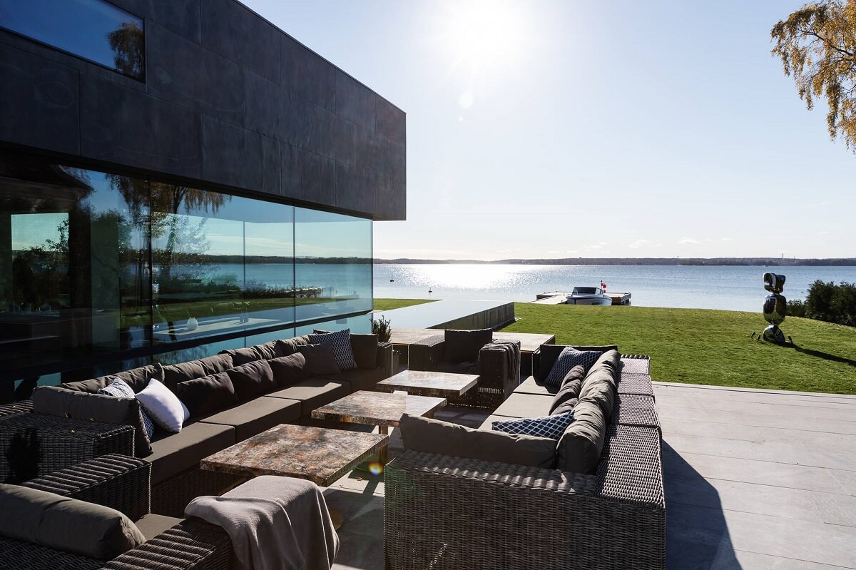 garden-seating-sea-view-modern-architectural-villa-stockholm-sweden-nordroom