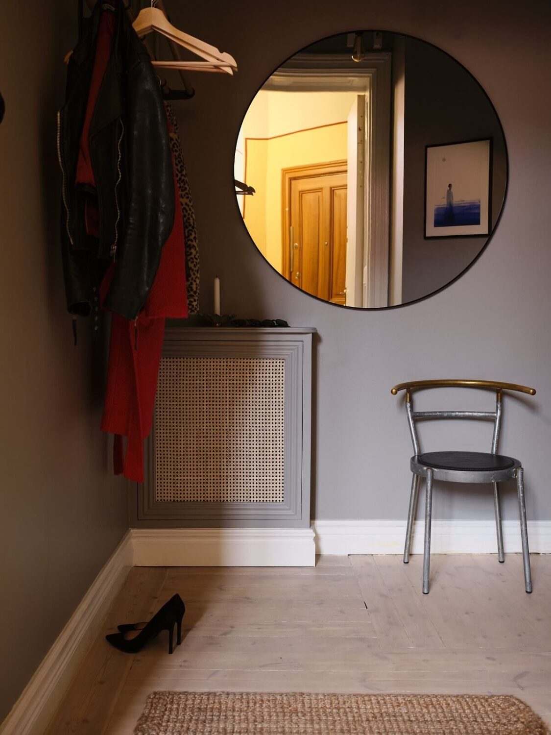 hallway-large-round-mirror-nordroom