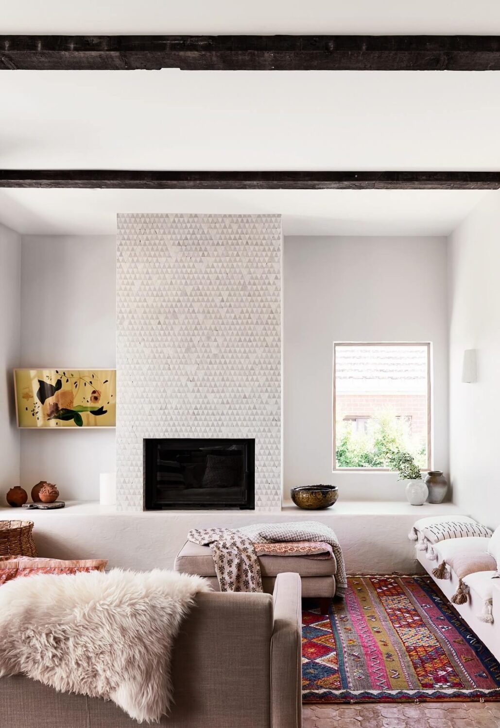 living-room-terracotta-floor-colorful-rug-nordroom
