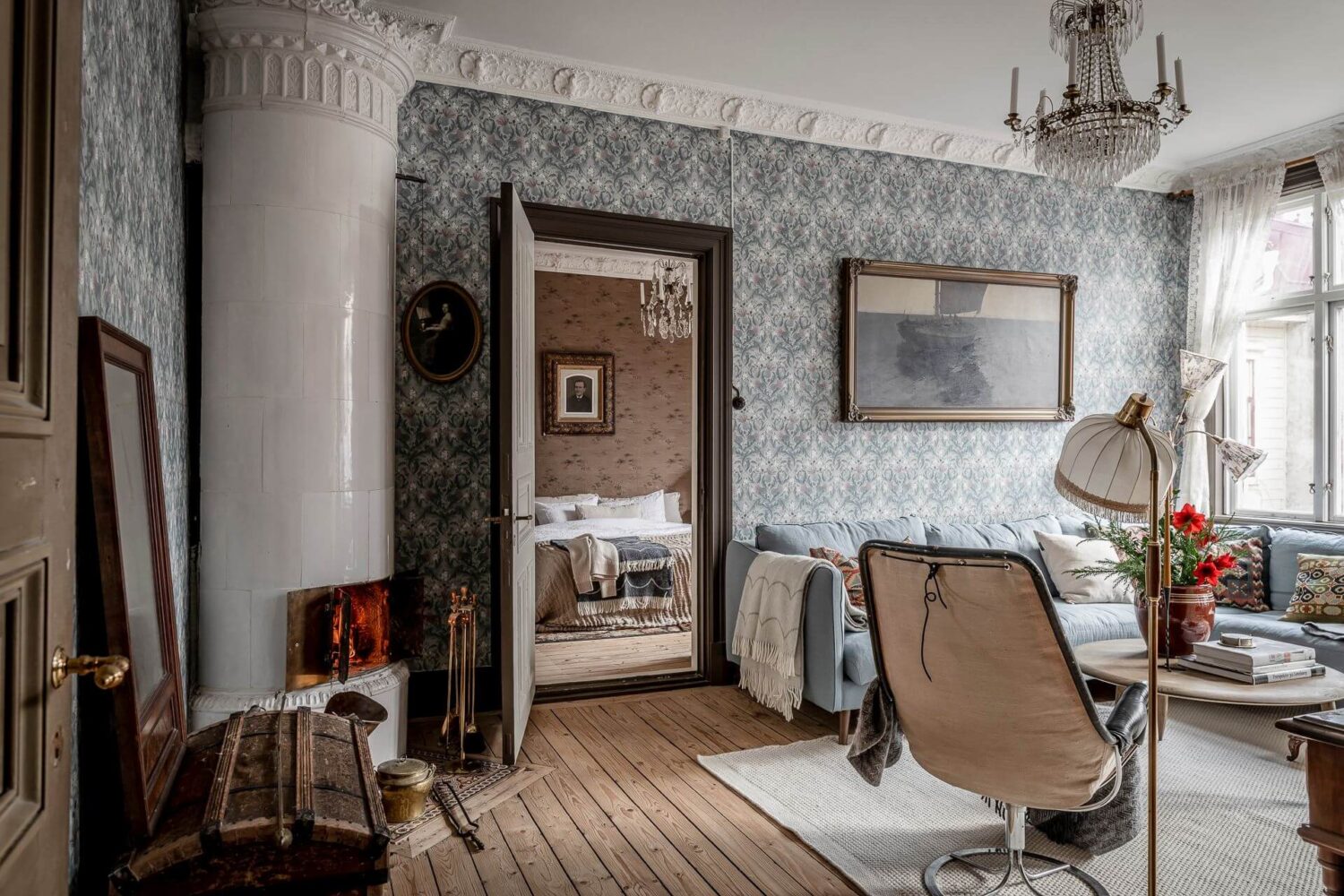 living-room-thistle-wallpaper-vintage-home-nordrom