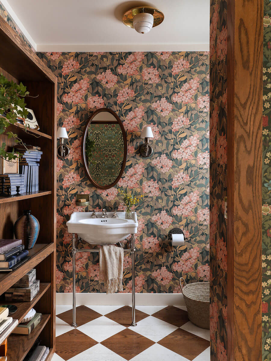 powder-room-pink-wallpaper-wooden-beams-nordroom