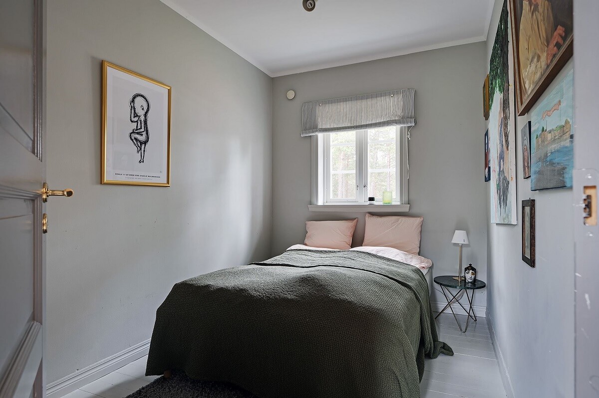 serene-grey-bedroom-colorful-home-bobo-wallmansson-nordroom