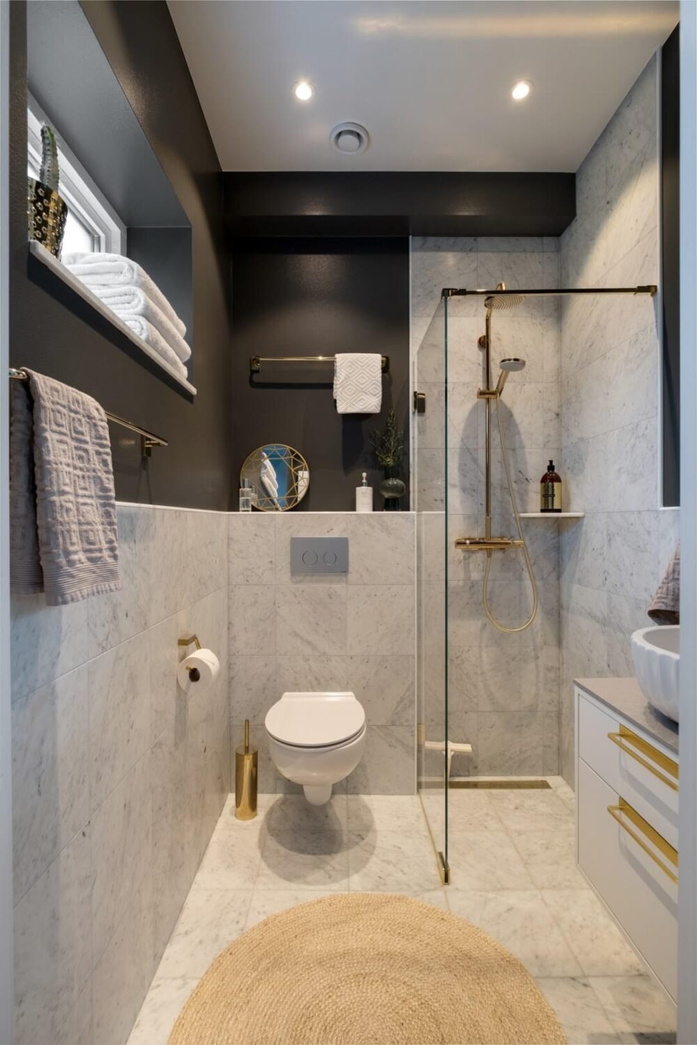 small-bathroom-dark-gray-walls-walk-in-shower-nordroom