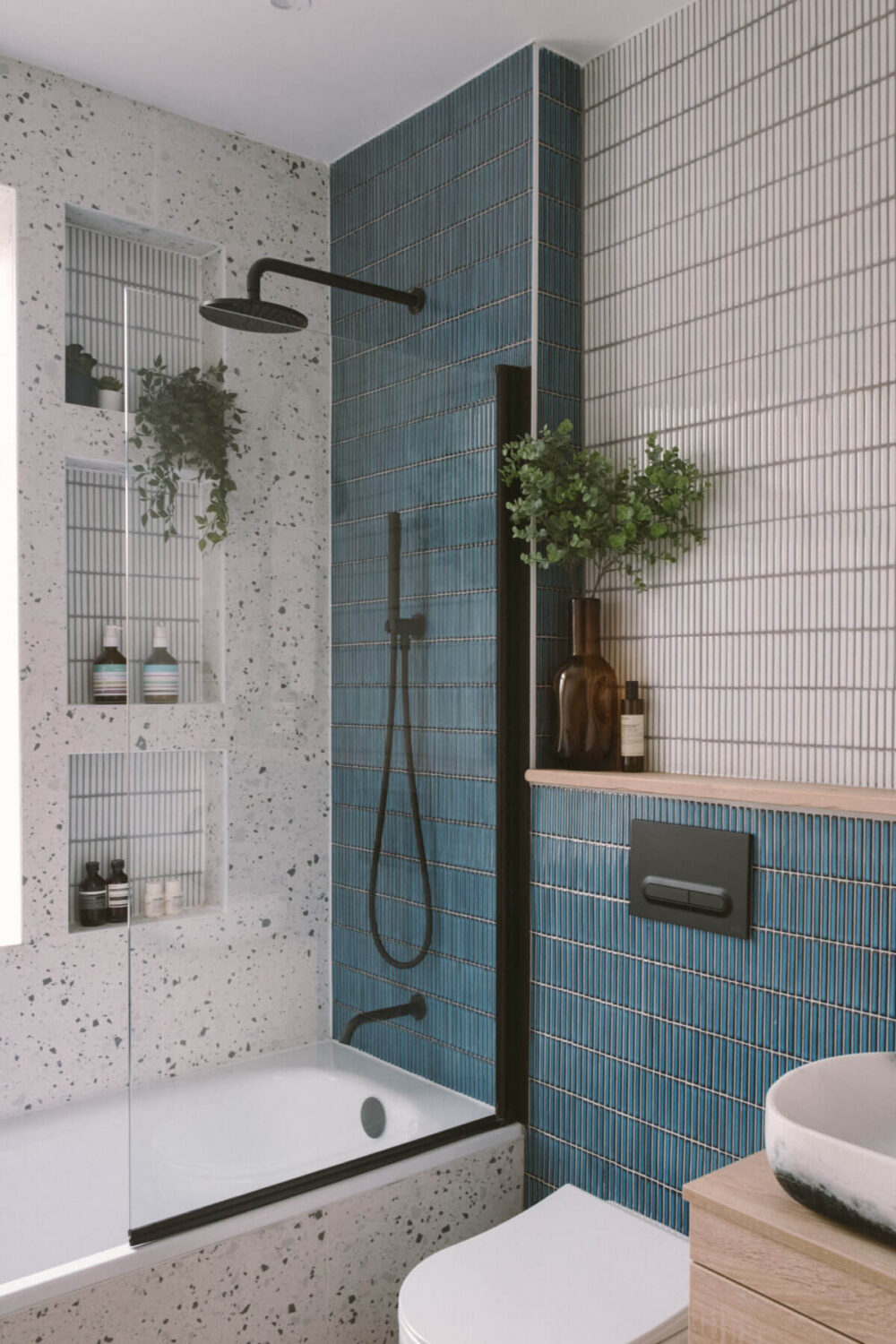 small-bathroom-with-bath-blue-tiles-norroom