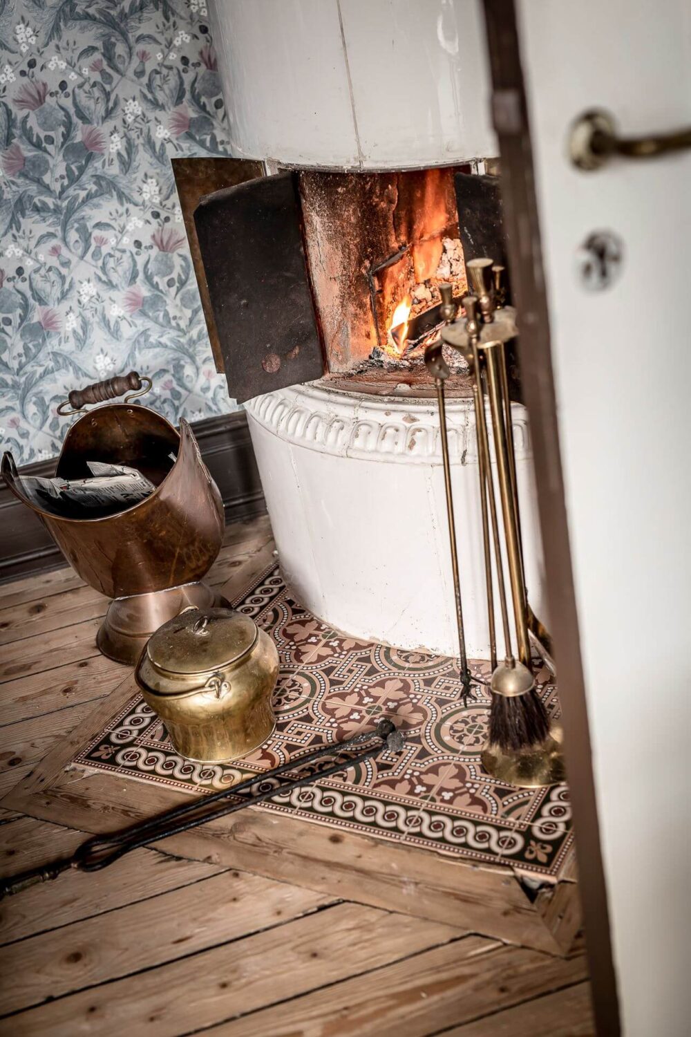 swedish-tile-fireplace-kakelugn-nordroom