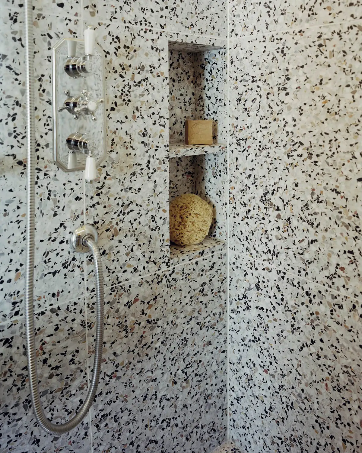 terrazzo-bathroom-shower-niche-pied-a-terre-paris-corpus-studio-nordroom