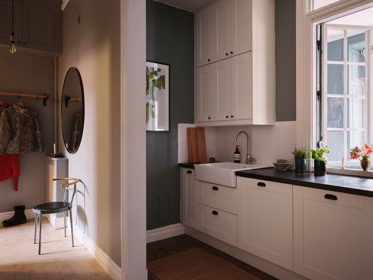 white-kitchen-window-bedroom-nordroom