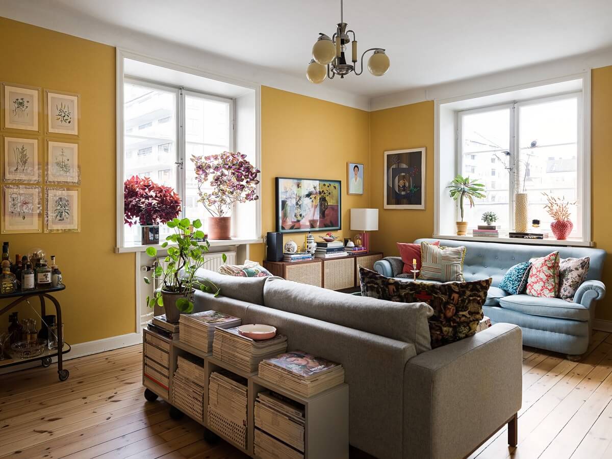 yellow-living-room-blue-vintage-sofa-nordroom