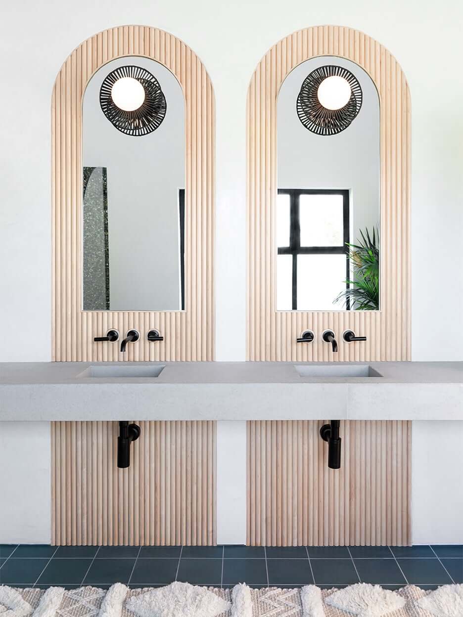 bathroom-wood-slats-curved-home-trends-2022-nordroom