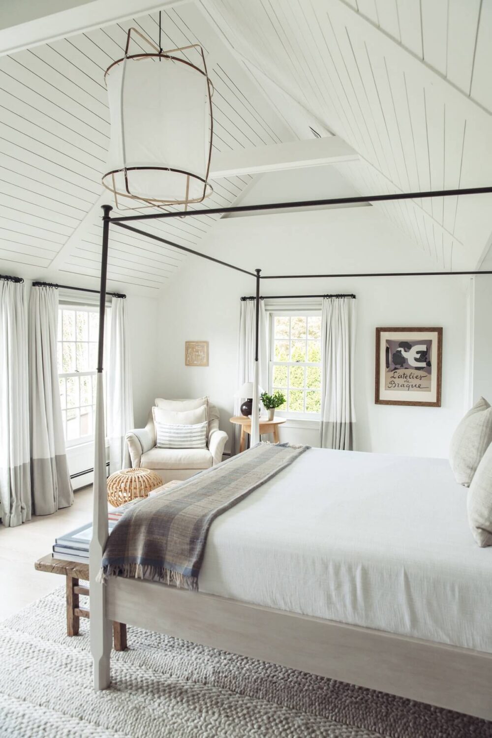 bedroom-canopy-bed-wooden-ceiling-light-grey-accents-nordroom