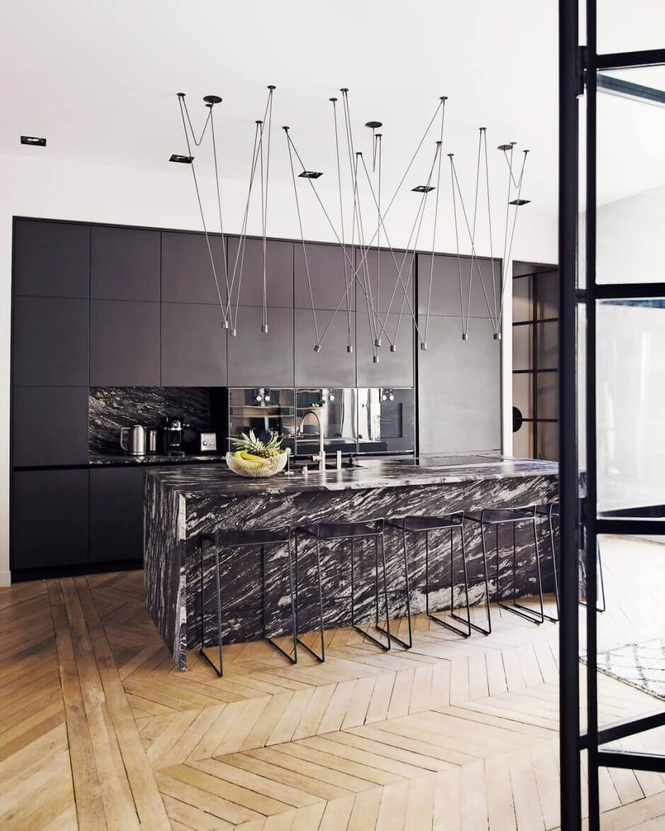 black-kitchen-statement-lamp-parisian-apartment-nordroom