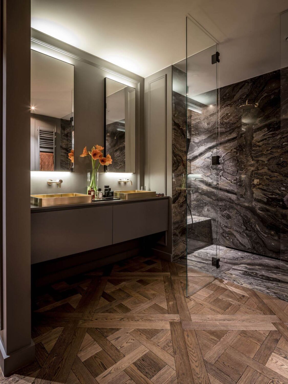 classic-moody-bathroom-wooden-floor-marble-nordroom