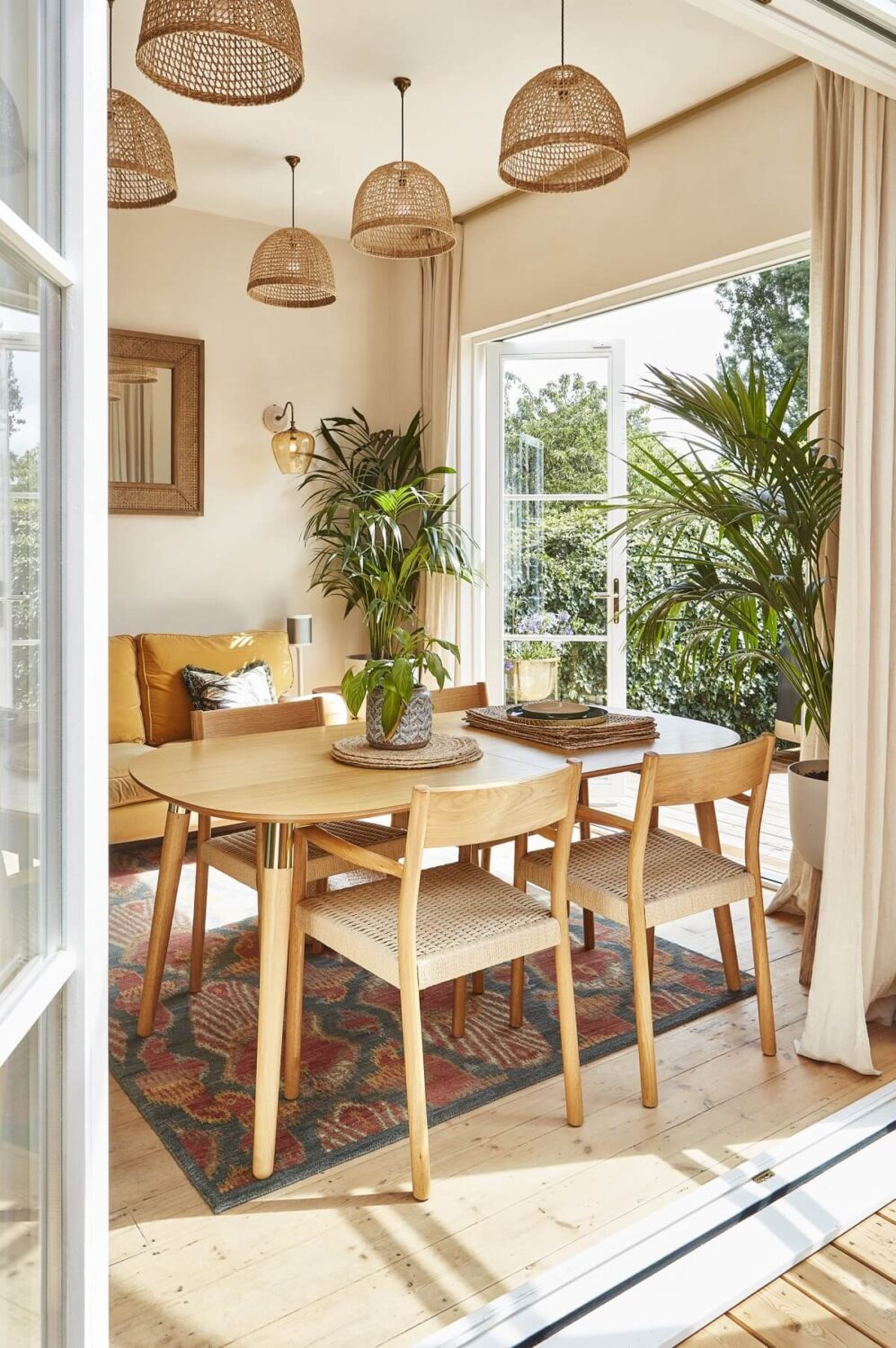 dining-room-70s-inspired-home-plants-nordroom