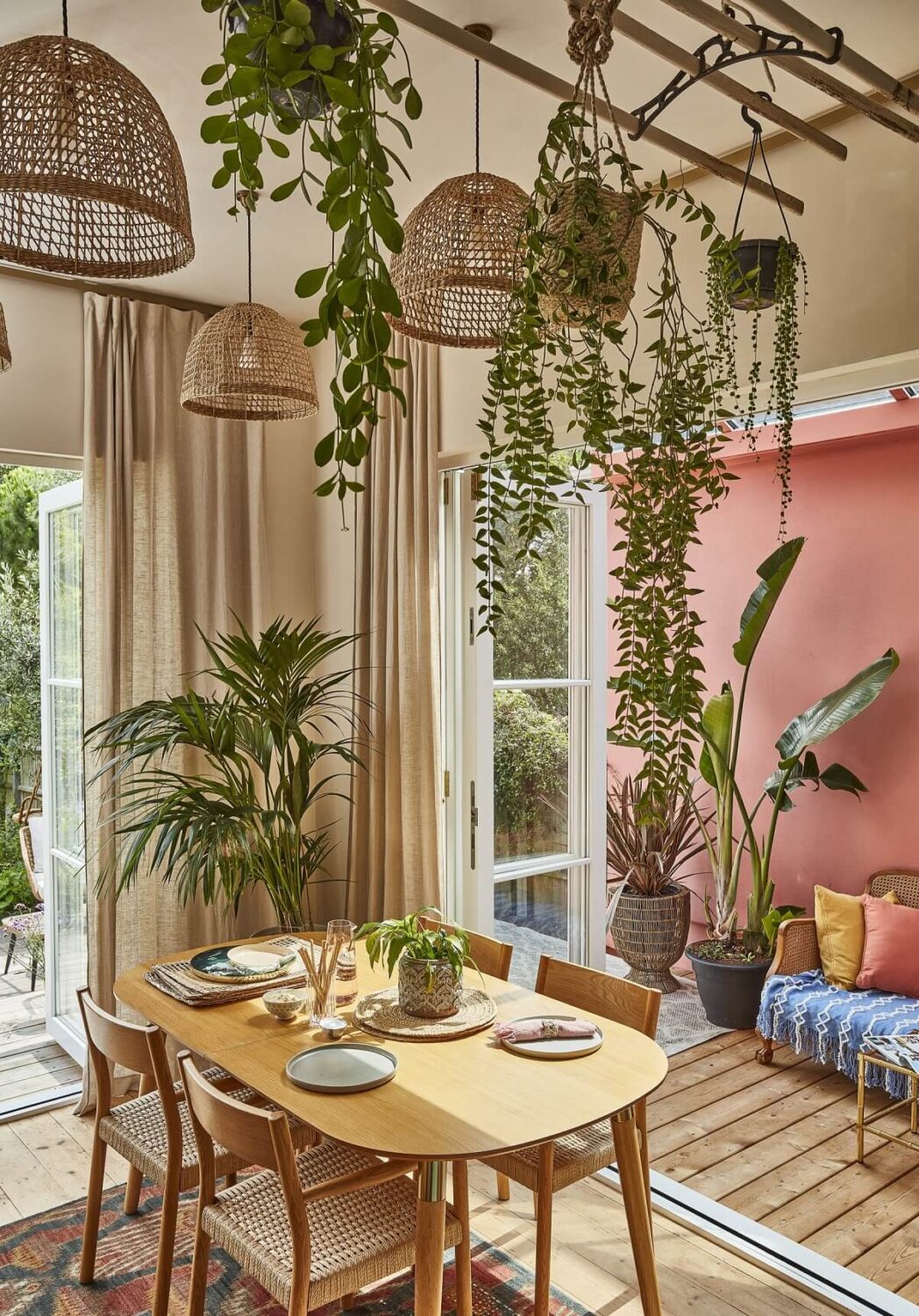 dining-room-hanging-plants-terracotta-nordroom