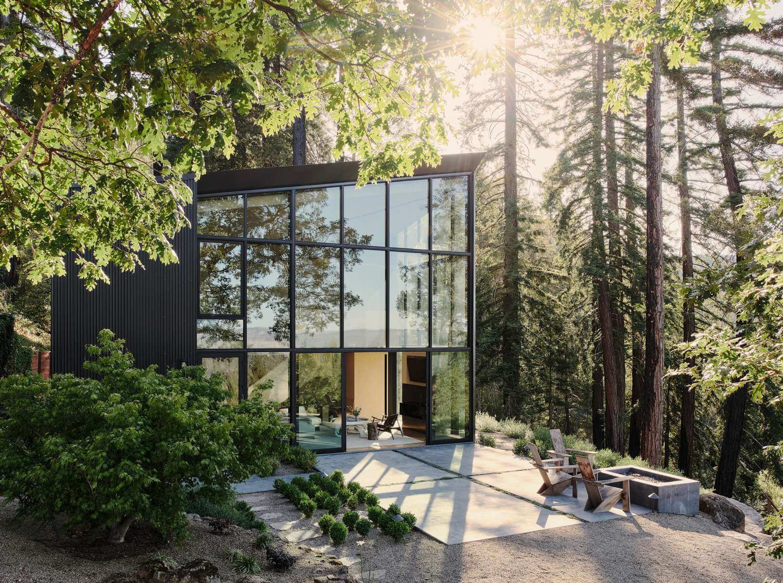 modern-glass-black-cladded-home-napa-valley-california-nordroom