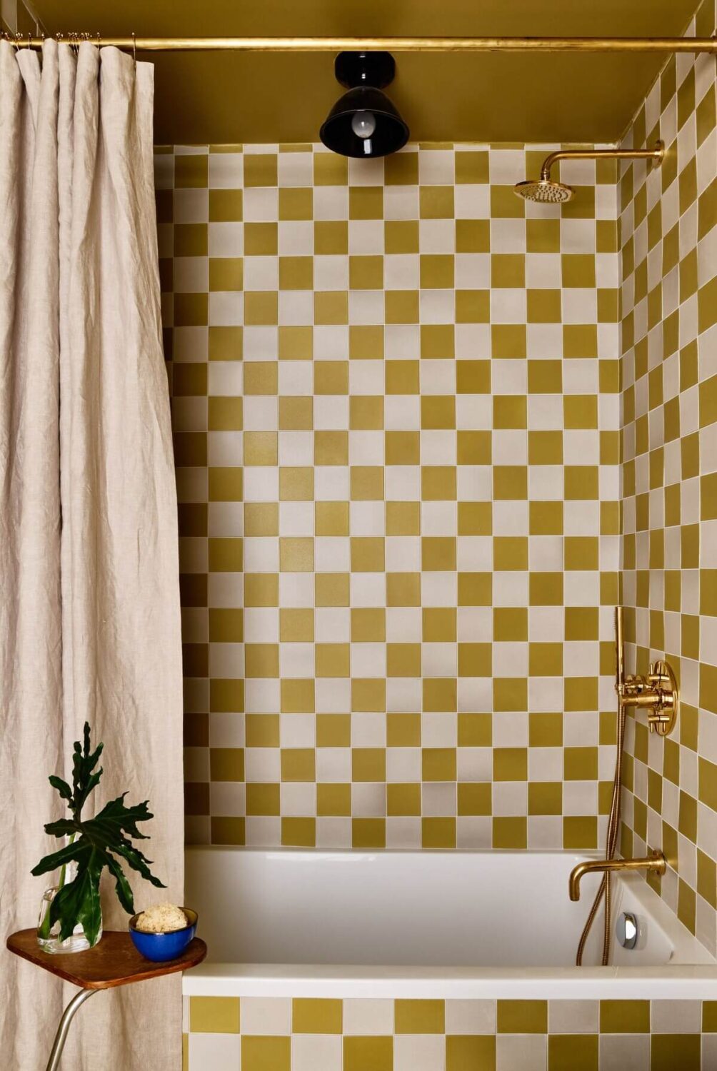 mustard-yellow-tiles-bathroom-nordroom