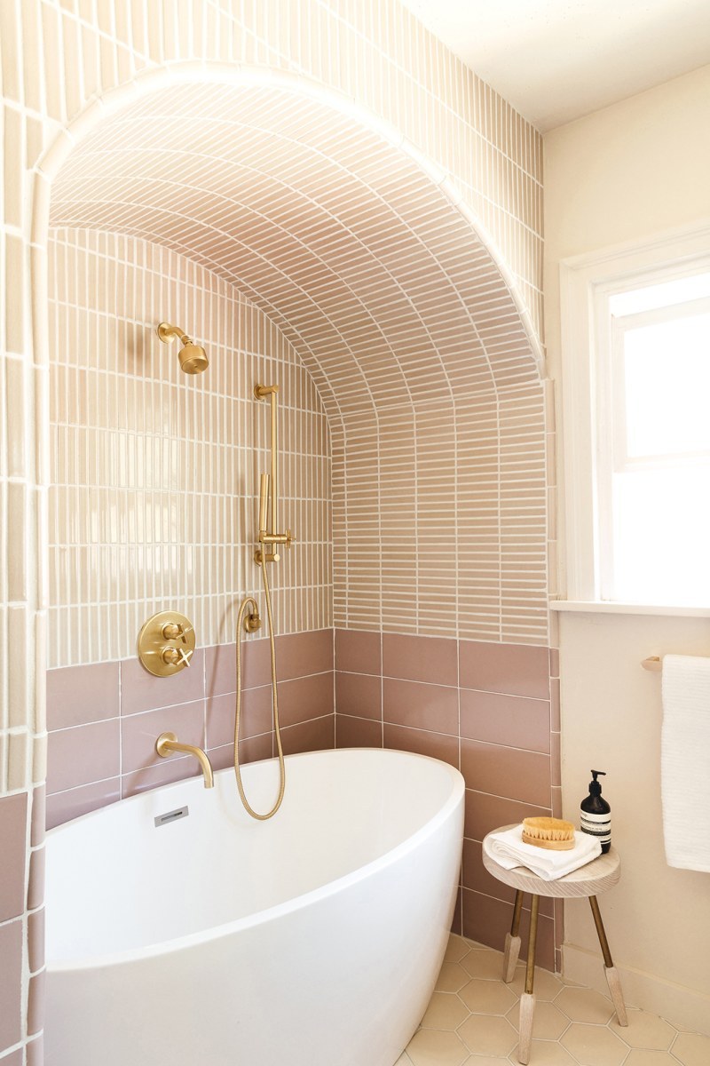 pink-bathroom-arched-ceiling-freestanding-bath-nordroom