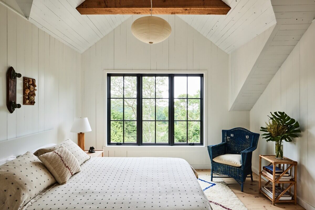 white-bedroom-exposed-beam-airbnb-montauk-nordroom